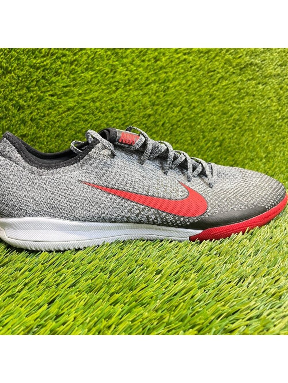 Nike Vapor 12 Pro Naymor Jr. IC Mens Size 11.5 Gray Running Outdoor Soccer Shoes